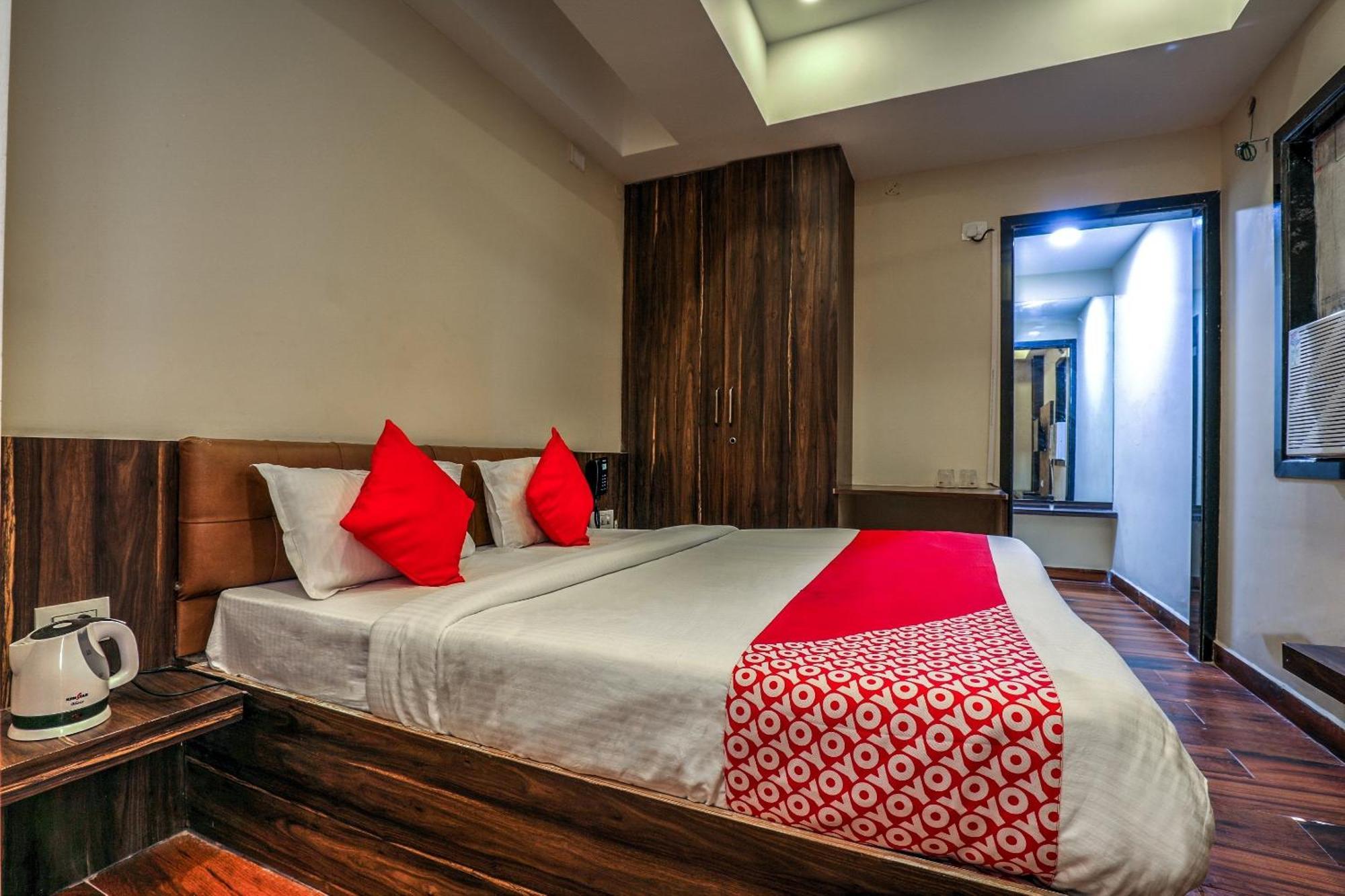 Capital O Sky Grand Hotel Hyderabad Exterior photo