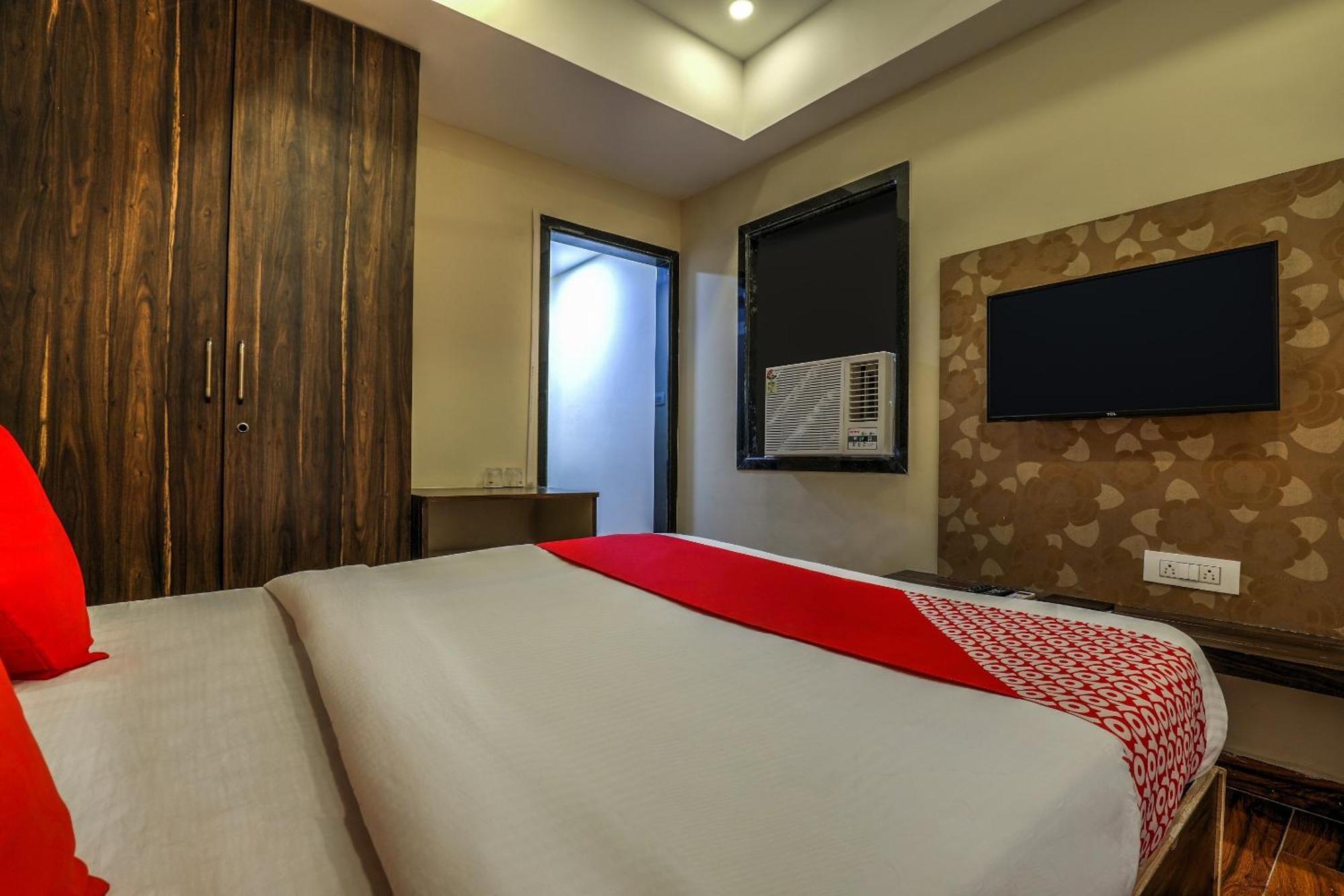 Capital O Sky Grand Hotel Hyderabad Exterior photo