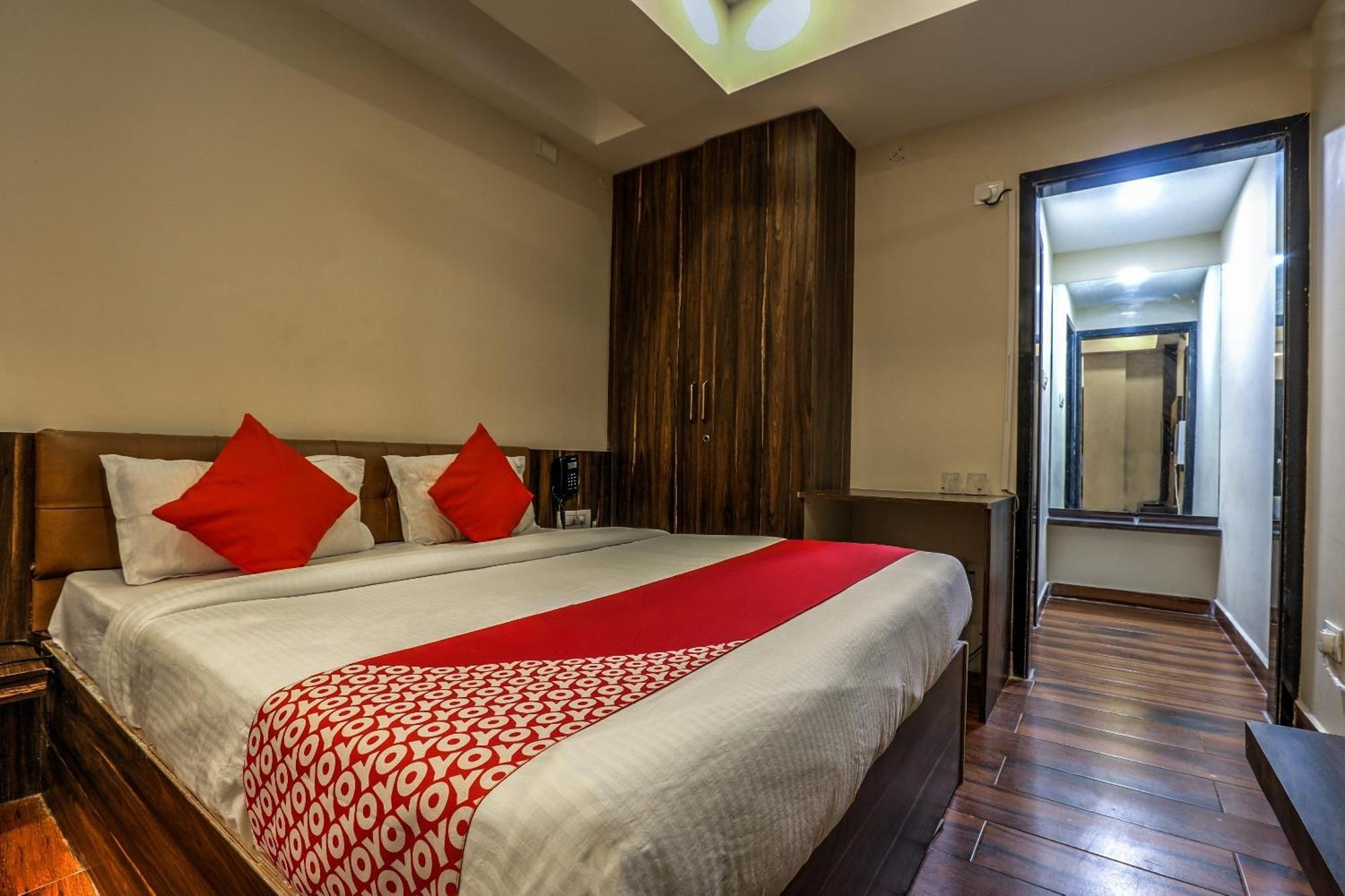 Capital O Sky Grand Hotel Hyderabad Exterior photo