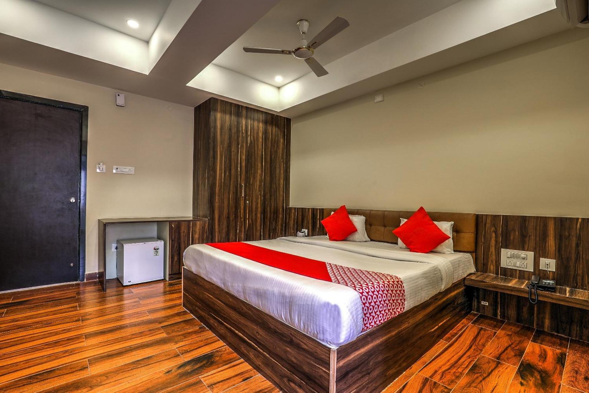 Capital O Sky Grand Hotel Hyderabad Exterior photo