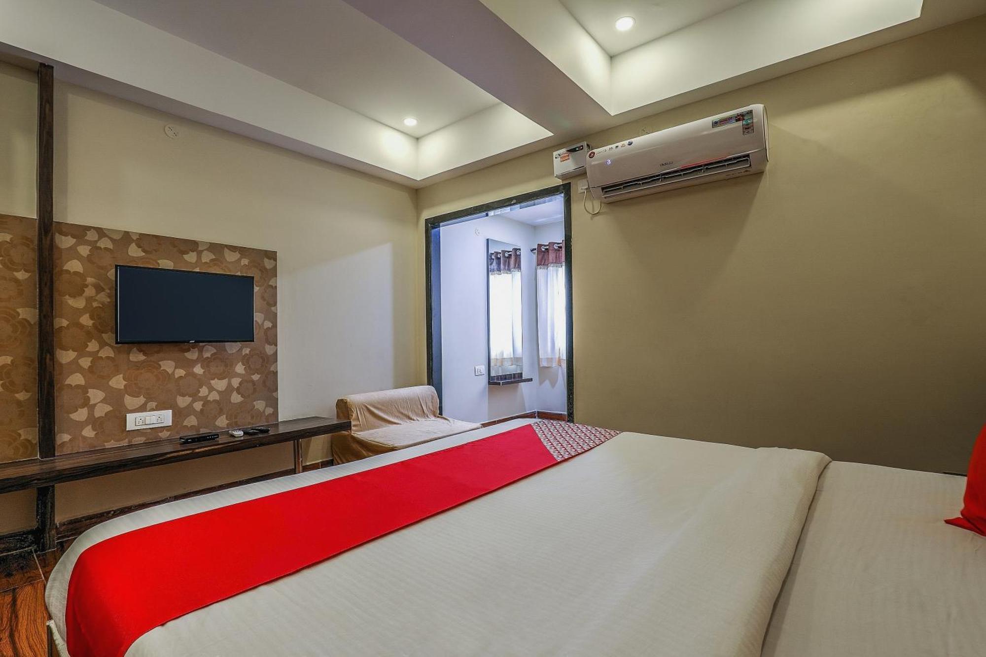 Capital O Sky Grand Hotel Hyderabad Exterior photo