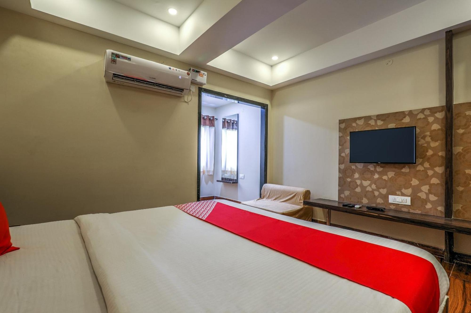 Capital O Sky Grand Hotel Hyderabad Exterior photo