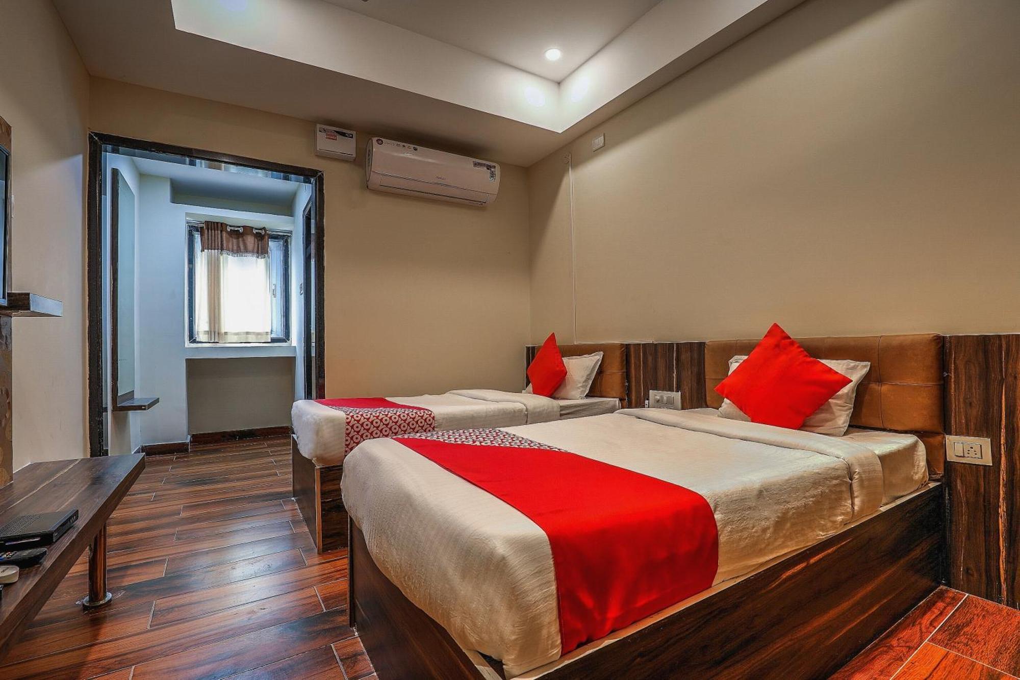 Capital O Sky Grand Hotel Hyderabad Exterior photo