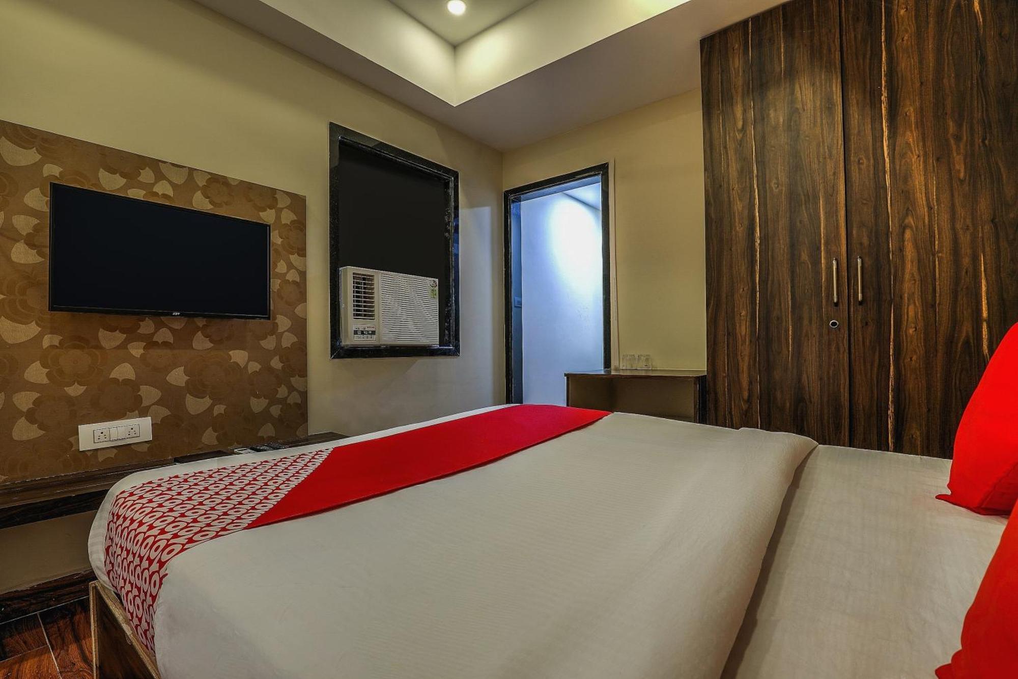 Capital O Sky Grand Hotel Hyderabad Exterior photo