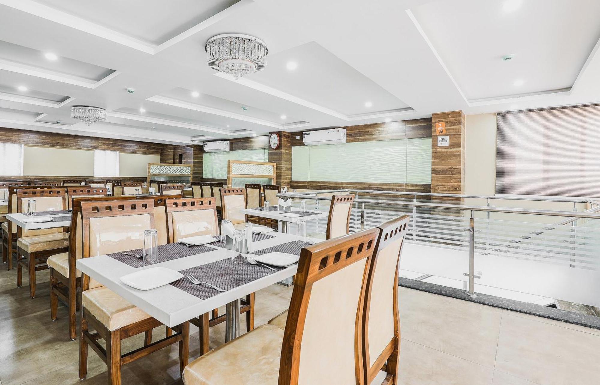 Capital O Sky Grand Hotel Hyderabad Exterior photo