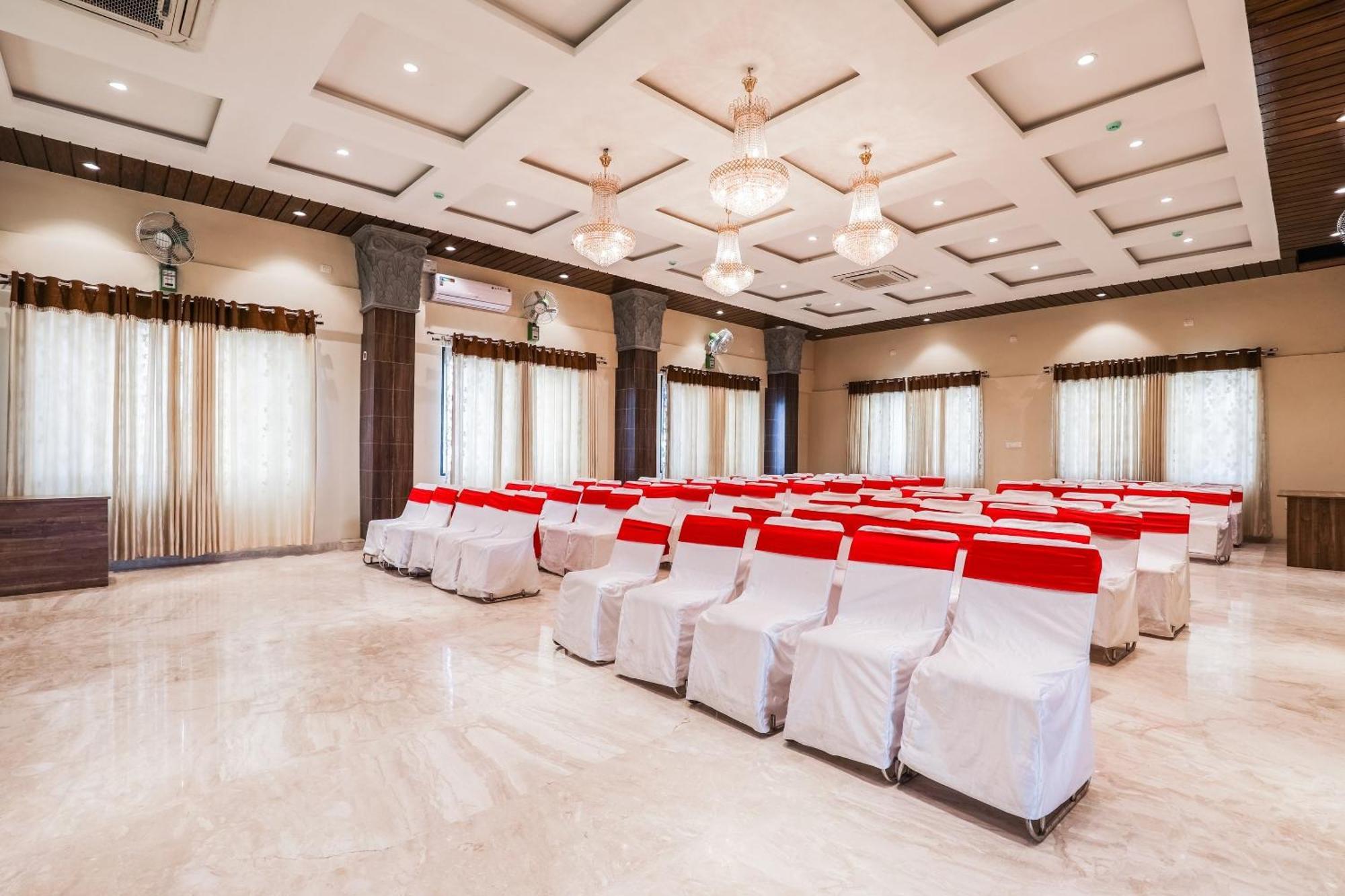 Capital O Sky Grand Hotel Hyderabad Exterior photo